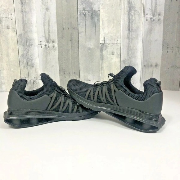 nike shox gravity triple black